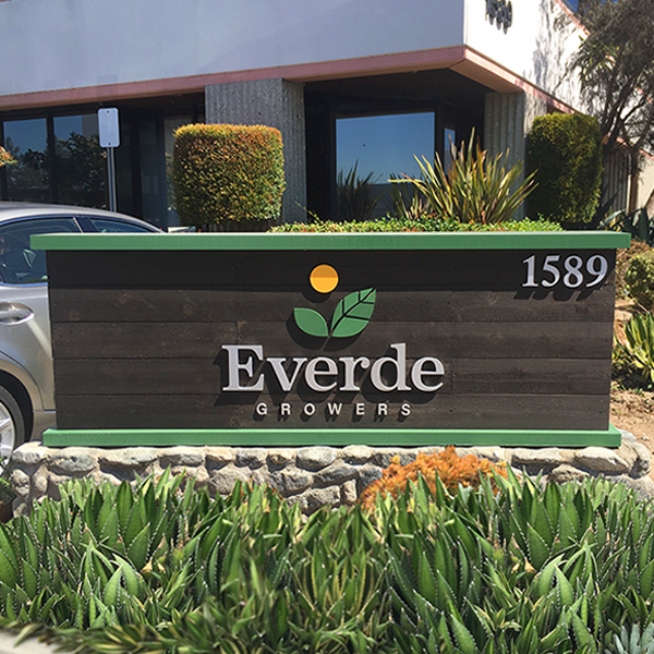 Everde monument sign